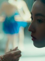 Cô Gái Trên Bờ Vực