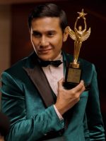 Lạc Trong Hào Quang