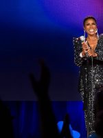 Sommore: Đèn Chùm Rực Sáng